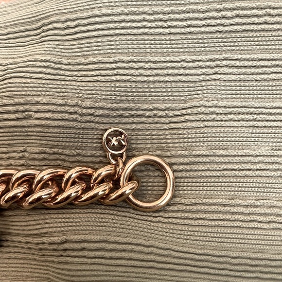 Chain link bracelet yellow gold tone with pave link toggle clasp Michael Kors - Picture 4 of 7